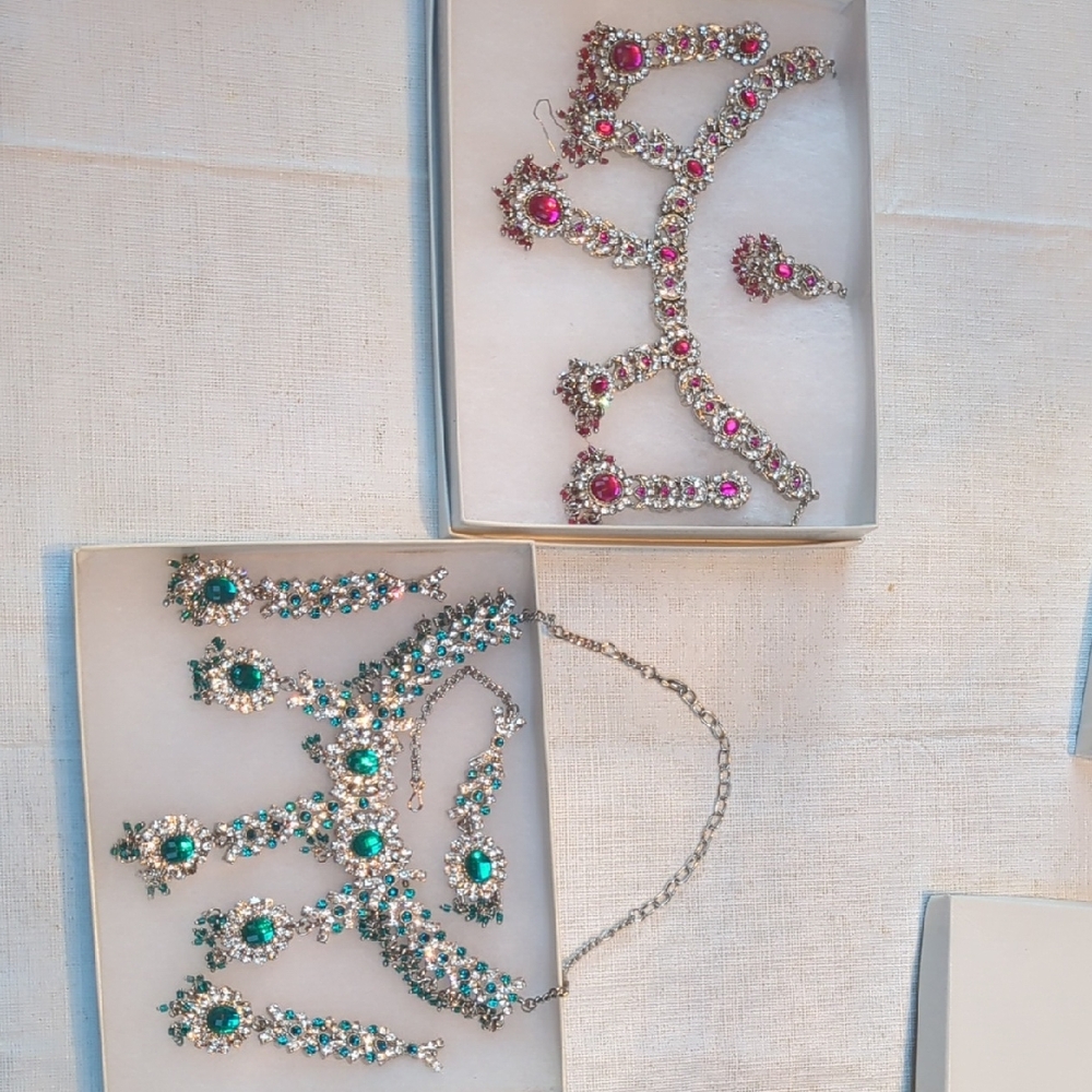 Elegant Silver and Green Jewelry Set